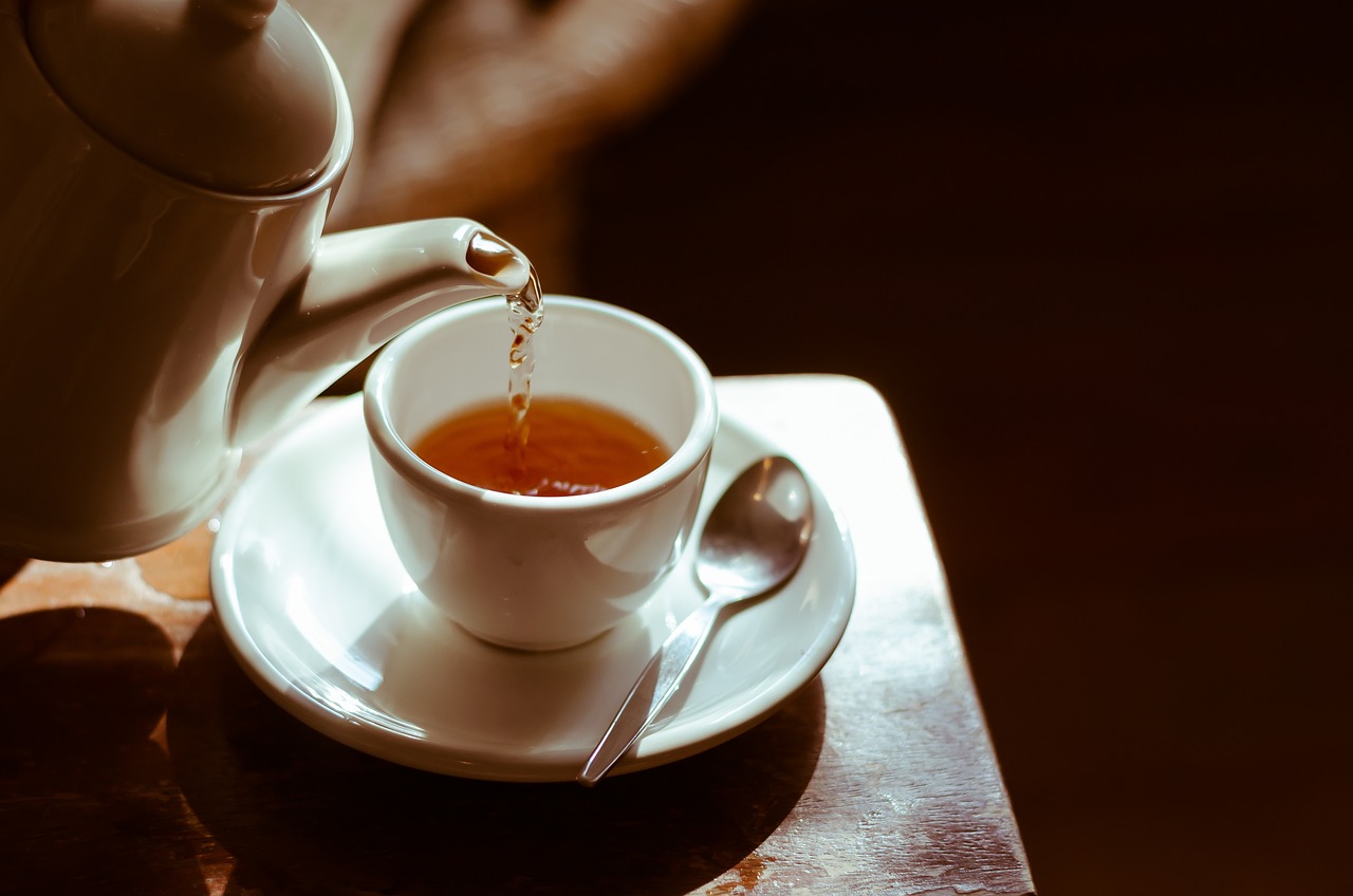 menikmati teh