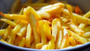 membuat kentang goreng