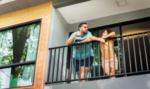 membuat balkon rumah