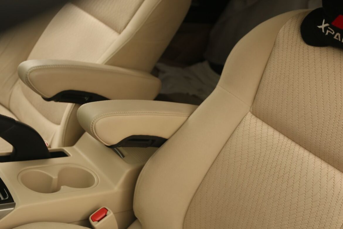 Armrest Jok Mobil: Si Kecil yang Bikin Nyetir Makin Nyaman